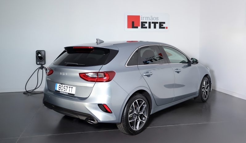 KIA Ceed 5DR 10T-GDI 6MT completo
