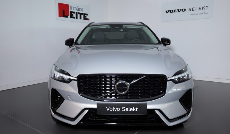 Volvo XC60 T6 AWD Híbrido Plug-in Plus Dark completo
