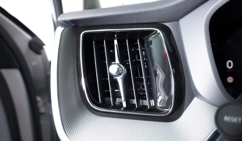 Volvo XC60 T6 AWD Híbrido Plug-in Plus Dark completo