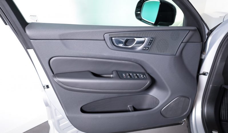 Volvo XC60 T6 AWD Híbrido Plug-in Plus Dark completo