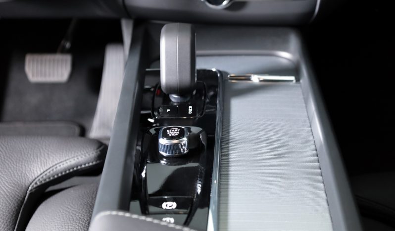 Volvo XC60 T6 AWD Híbrido Plug-in Plus Dark completo