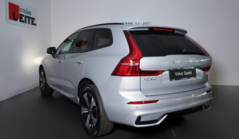 Volvo XC60 T6 AWD Híbrido Plug-in Plus Dark completo