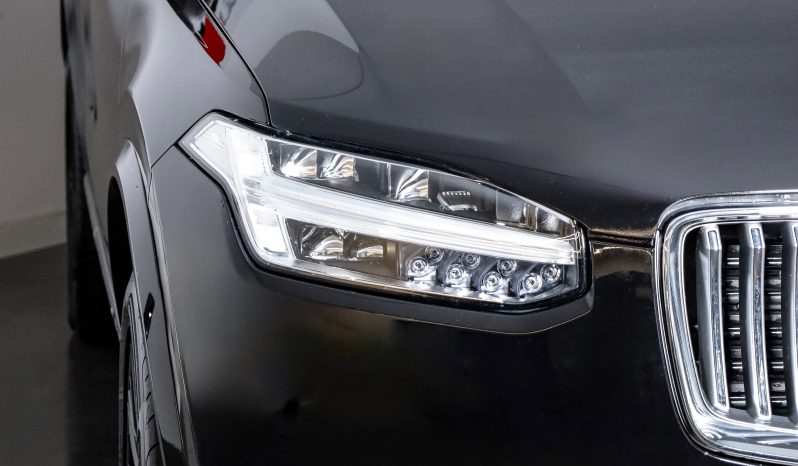 Volvo XC90 Recharge Inscription, T8 AWD híbrido plug-in, 7 lugares completo