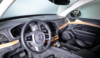 Volvo XC90 Recharge Inscription, T8 AWD híbrido plug-in, 7 lugares completo