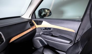 Volvo XC90 Recharge Inscription, T8 AWD híbrido plug-in, 7 lugares completo