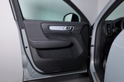 Volvo XC40 B3 163cv Plus Dark Auto completo