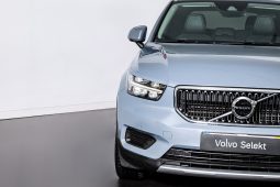 Volvo XC40 1.5 T3 156 Momentum Tech Edition completo