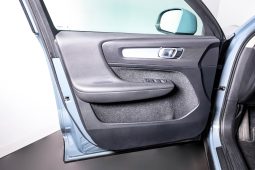 Volvo XC40 1.5 T3 156 Momentum Tech Edition completo