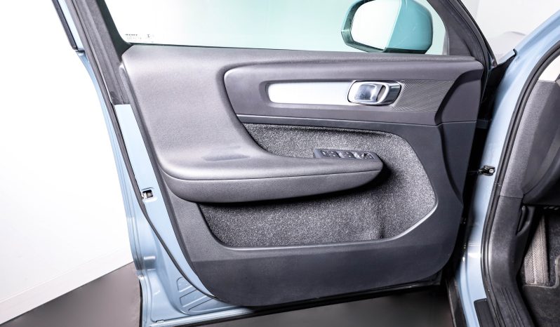 Volvo XC40 1.5 T3 156 Momentum Tech Edition completo