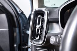 Volvo XC40 1.5 T3 156 Momentum Tech Edition completo