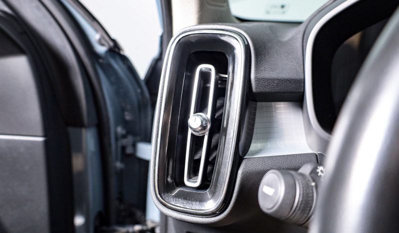 Volvo XC40 1.5 T3 156 Momentum Tech Edition completo