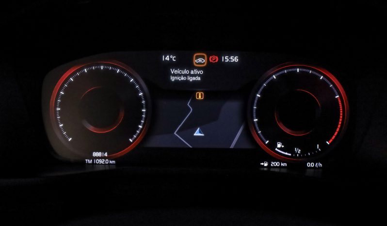 Volvo XC40 1.5 T3 156 Momentum Tech Edition completo