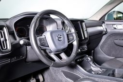 Volvo XC40 1.5 T3 156 Momentum Tech Edition completo