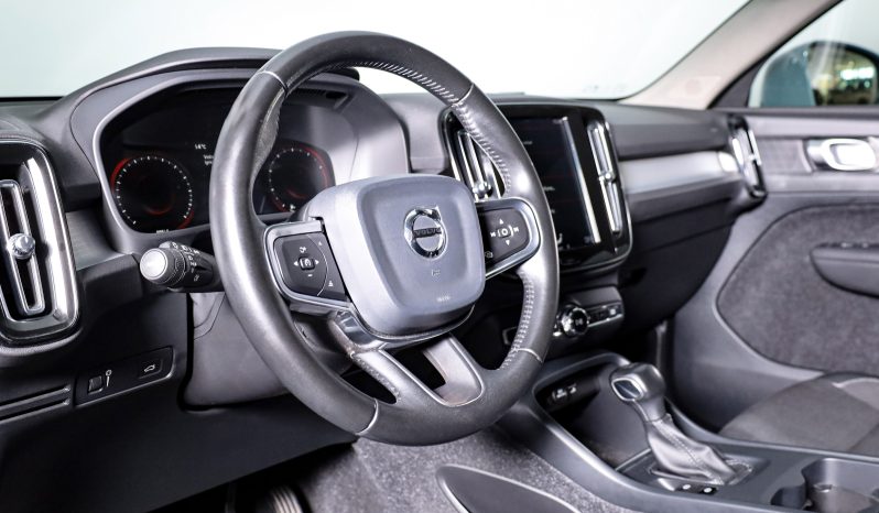 Volvo XC40 1.5 T3 156 Momentum Tech Edition completo