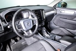 Volvo XC40 1.5 T3 156 Momentum Tech Edition completo