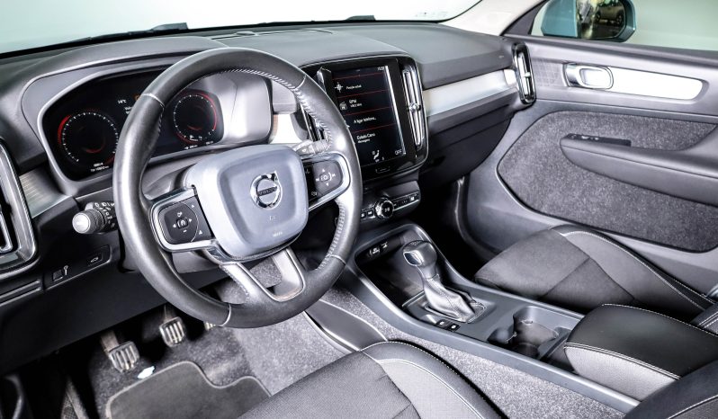 Volvo XC40 1.5 T3 156 Momentum Tech Edition completo