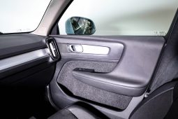 Volvo XC40 1.5 T3 156 Momentum Tech Edition completo