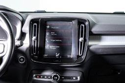 Volvo XC40 1.5 T3 156 Momentum Tech Edition completo
