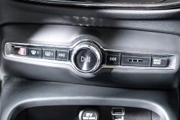 Volvo XC40 1.5 T3 156 Momentum Tech Edition completo