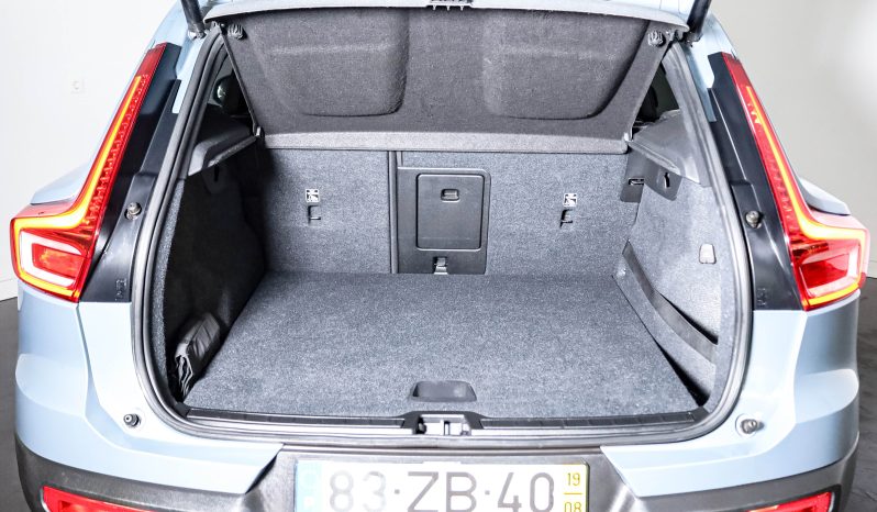 Volvo XC40 1.5 T3 156 Momentum Tech Edition completo