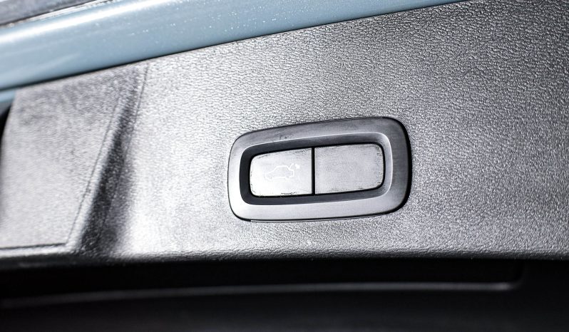 Volvo XC40 1.5 T3 156 Momentum Tech Edition completo