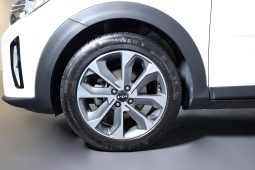 Kia STONIC 1.0T-GDI 6MT DRIVE completo
