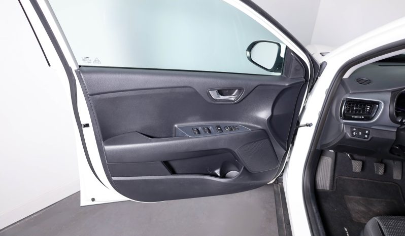 Kia STONIC 1.0T-GDI 6MT DRIVE completo