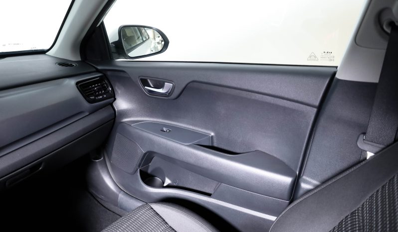 Kia STONIC 1.0T-GDI 6MT DRIVE completo