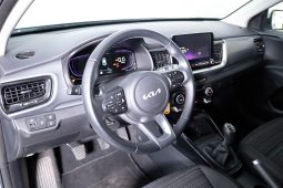 Kia STONIC 1.0T-GDI 6MT DRIVE completo