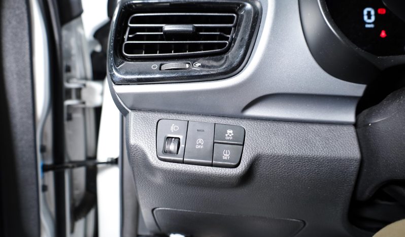 Kia STONIC 1.0T-GDI 6MT DRIVE completo