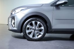 Kia STONIC 1.0T-GDI 6MT DRIVE completo