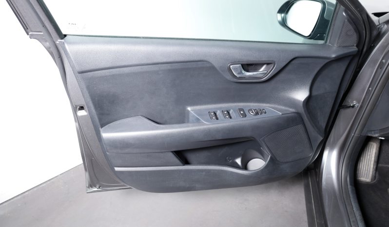 Kia STONIC 1.0T-GDI 6MT DRIVE completo