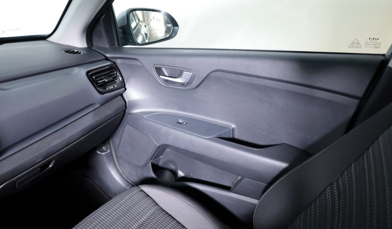 Kia STONIC 1.0T-GDI 6MT DRIVE completo