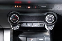 Kia STONIC 1.0T-GDI 6MT DRIVE completo