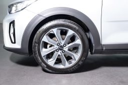 Kia STONIC 1.0T-GDI 6MT DRIVE completo