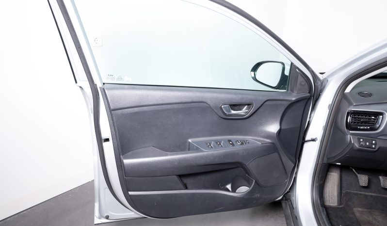 Kia STONIC 1.0T-GDI 6MT DRIVE completo