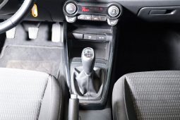 Kia STONIC 1.0T-GDI 6MT DRIVE completo