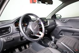 Kia STONIC 1.0T-GDI 6MT DRIVE completo