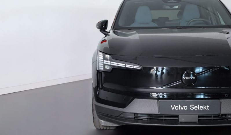 Volvo EX30 69 kWh Single Motor Extended Range 272cv Black Edition completo