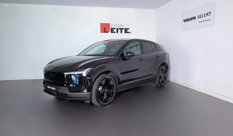 Volvo EX30 69 kWh Single Motor Extended Range 272cv Black Edition completo