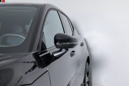 Volvo EX30 69 kWh Single Motor Extended Range 272cv Black Edition completo