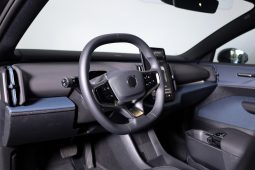 Volvo EX30 69 kWh Single Motor Extended Range 272cv Black Edition completo