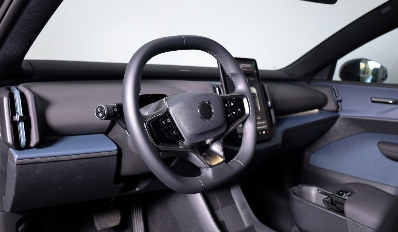 Volvo EX30 69 kWh Single Motor Extended Range 272cv Black Edition completo