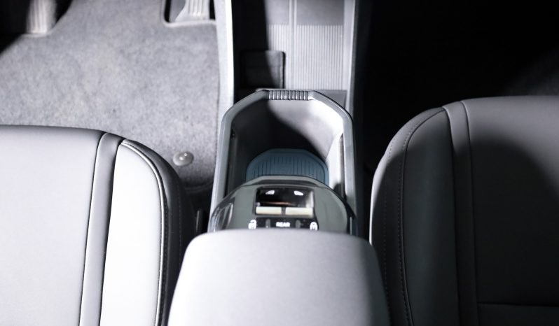Volvo EX30 69 kWh Single Motor Extended Range 272cv Black Edition completo