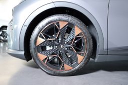 Cupra Raval Dynamic Plus – Bateria 55 kWh – completo