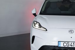 MG MG4 Urban 120kW 54kWh DELUXE 2WD completo