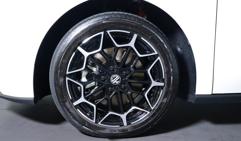 MG MG4 Urban 120kW 54kWh DELUXE 2WD completo