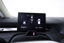 MG MG4 Urban 120kW 54kWh DELUXE 2WD completo