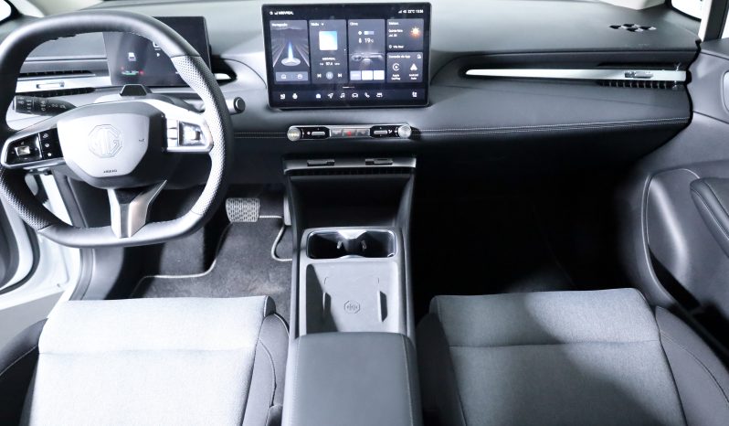 MG MG4 Urban 120kW 54kWh DELUXE 2WD completo