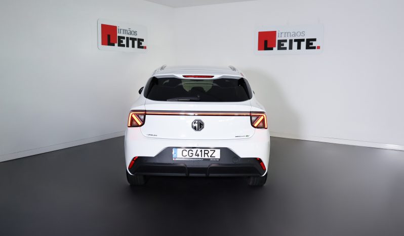 MG MG4 Urban 120kW 54kWh DELUXE 2WD completo